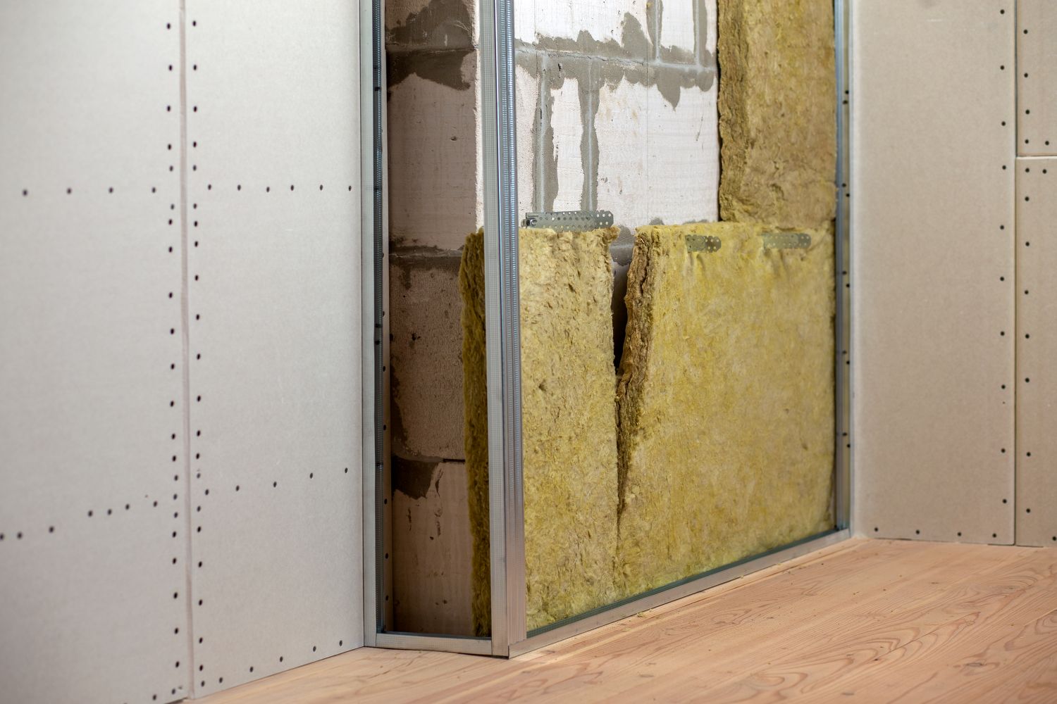 Lightweight partition wall